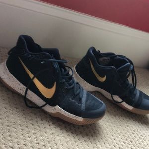 Nike sneakers kyrie 3 obsidian